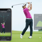 ゴルフのスイングをスマートフォンで撮影してAIで分析する様子