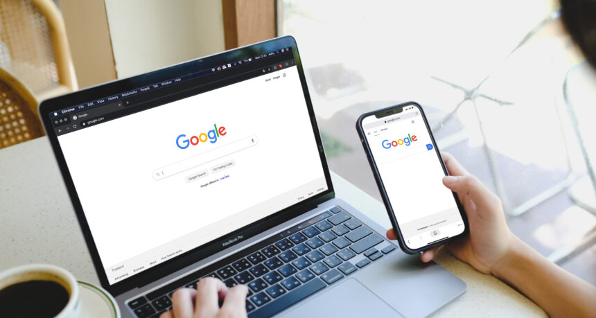 パソコンとスマートフォンのGoogleの画面