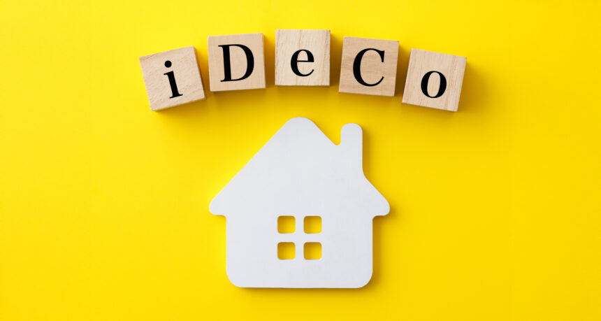 積み木を使った背景が黄色いiDeCoのイメージ