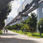 モノレールが走るきれいな道
