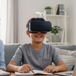 日本の中学生の男の子が自宅のリビングでVRをしてバーチャル空間で白人の先生と黒人の先生から英会話を楽しそうに学んでいる様子