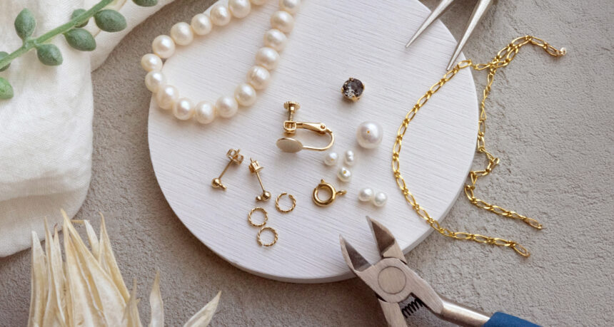 ハンドメイドのアクセサリーと工具