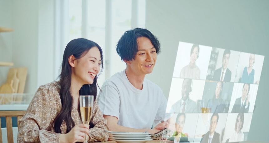 さまざまな人とホログラムで出会う日本人